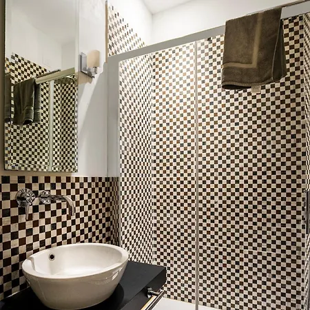 Guesthost - Design & Relax In * Pérouse